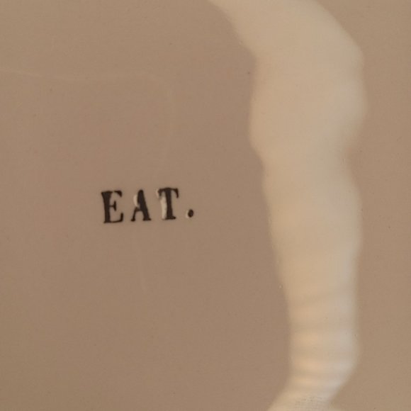 Set of Two Rae Dunn Plates - Picture 5 of 6